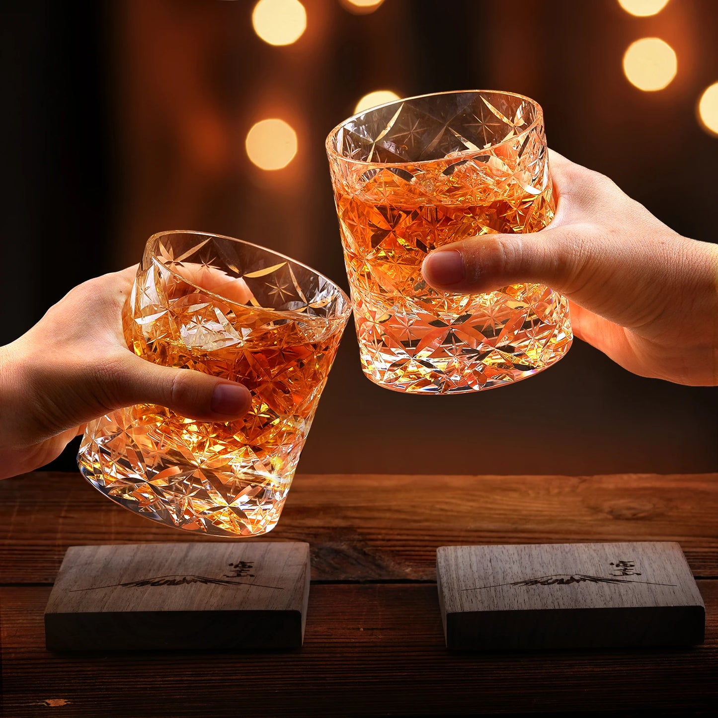 Handgeschliffenes Kristallglas mit Holzuntersetzern - Geschenkbox Tumbler